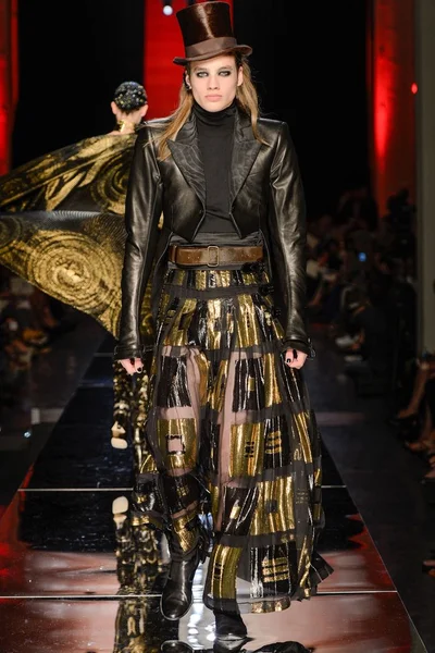 Look 43